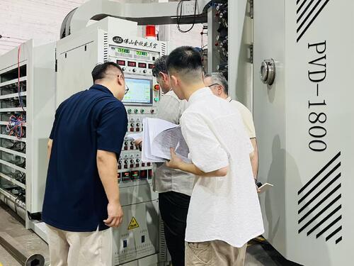 İran Müşteri 1800×2400 PVD Vakum Kaplama Makinesi'ni Kabul Ediyor JXS Vakum