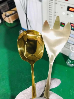 Banyo kapı kilitleri için yüksek verimli metal PVD kaplama makinesi Otomobil parçaları Motosiklet parçaları