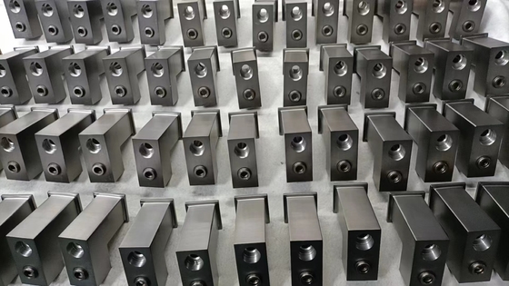 Büyük Kapasite Plastik Kozmetik Kapak Vakum Metalleme Ekipmanı