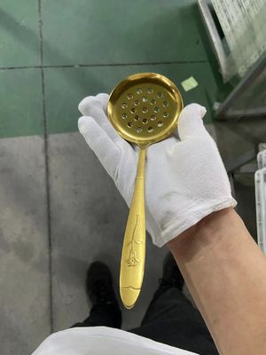 PVD altın kaplama makinesi Titanyum kaplama makinesi Metal çinko alaşımı düğme vakum kaplama ekipmanları