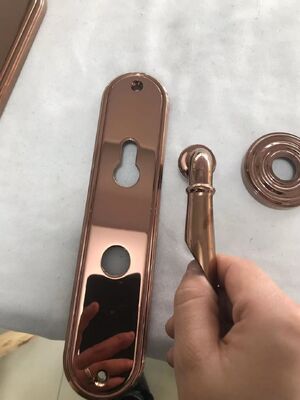 Korrozyona karşı kaplama ile yüksek aşınma direnci ve kilit parçaları için tam otomatik kontrol sistemi olan PVD vakum kaplama makinesi