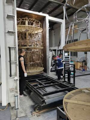 Kalite Tam Otomatik Kontrollü ve Özel Yapım Odalı Aşınmaya Dayanıklı PVD Vakum Kaplama Makinesi fabrika